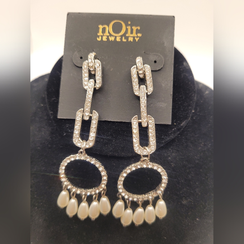 nOir Jewelry Silver Chain Link Earrings with Pearl Accents